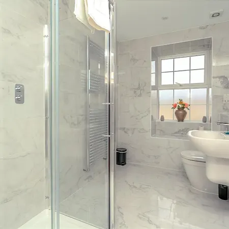 Apartment Elegant Clifton Village